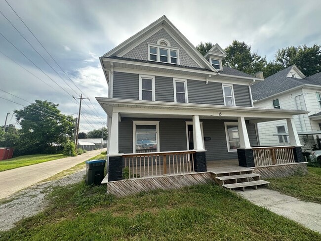 Building Photo - Charming 5 Bedroom 2 Bathroom House