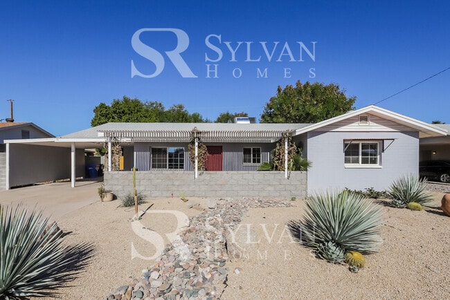 Building Photo - This lovely home is ready for your personal touch!