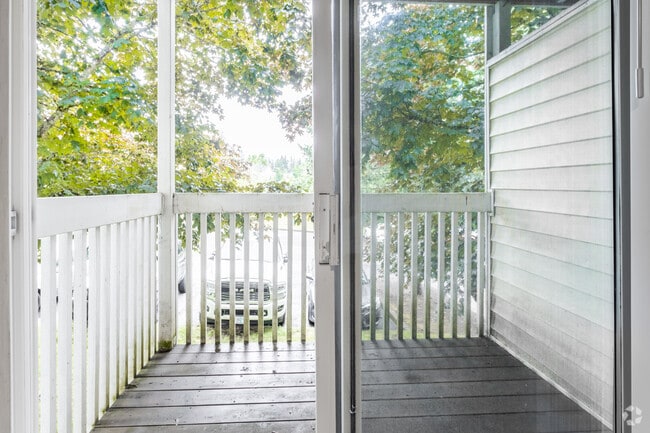 2BR, 1BA 860SF