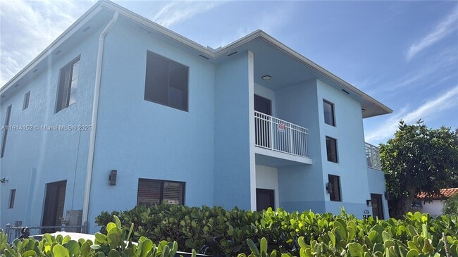 Building Photo - 900 SW 43rd Ave Unit 2