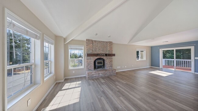 Photo - 4 Bed 3 Bath - 2 Living Rooms - Office Area - Pet Friendly - NAS Whidbey