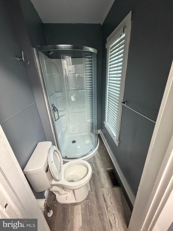 Photo - 731 Osborne Way