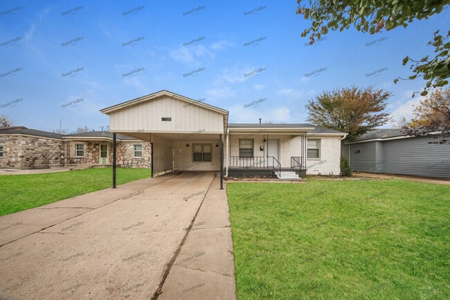 Building Photo - 3213 SW 37th St