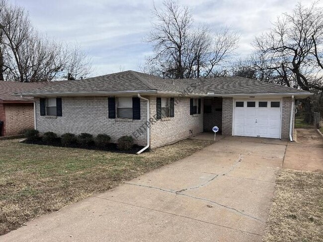 Building Photo - 1436 NE 34th St