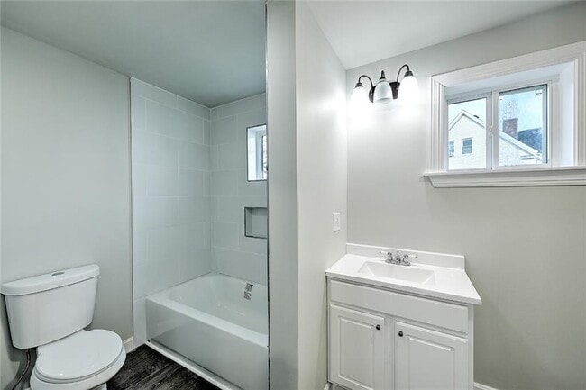 Photo - 589 Public St Unit 2