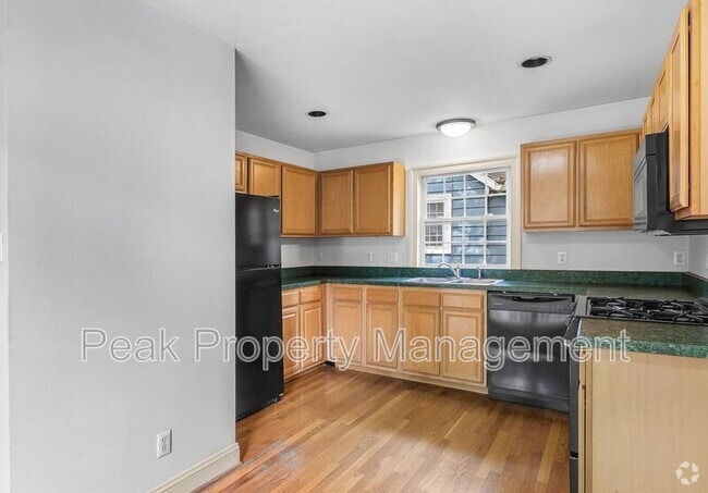 Building Photo - 4716 Sylvan Rd Rental
