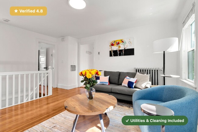 Photo - RoostUp Furnished Private Bedroom in Jamai...