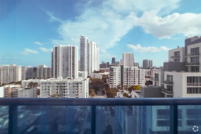 Building Photo - 333 NE 24th St Unit 1411 Rental