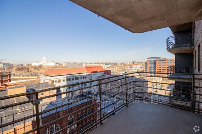 Building Photo - 26 W 10th St Unit 1104 Rental