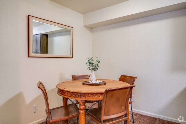 2 BR, 2 BA - 856 SF