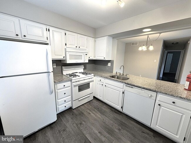 Photo - 560 Shetland Ct