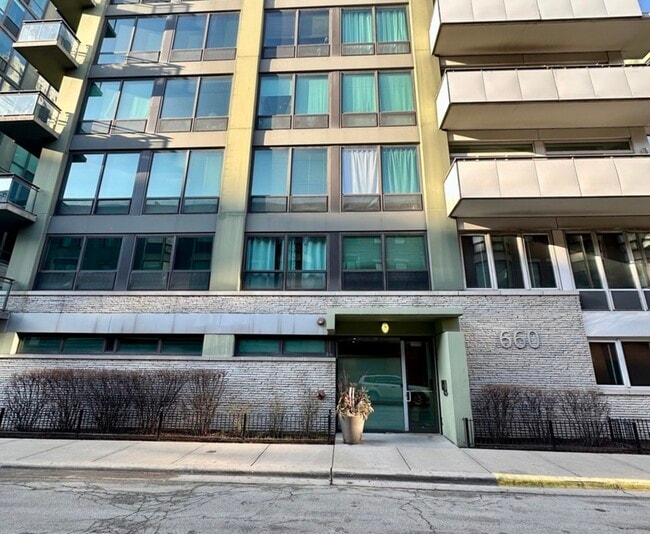 Building Photo - 660 W Wayman St Unit 507