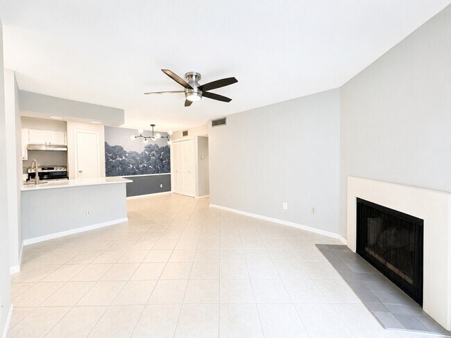 Building Photo - 2120 El Paseo St Unit 2305