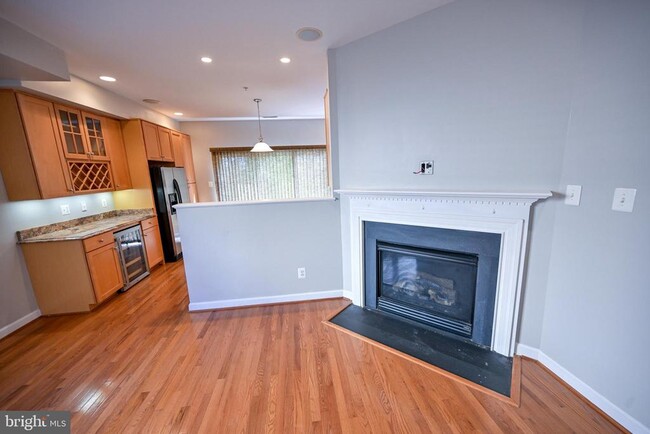 Photo - 115 N Chester St Townhome