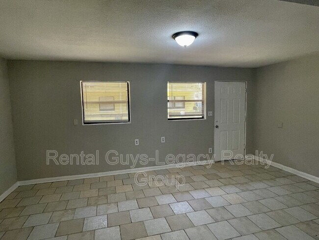 Photo - 1738 Wright Ave Unit #1