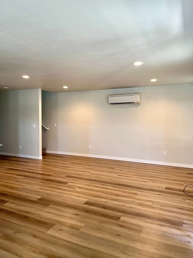 Photo - Newer Central Point 3 Bedroom / 2.5 Bath with views of the Table Rock