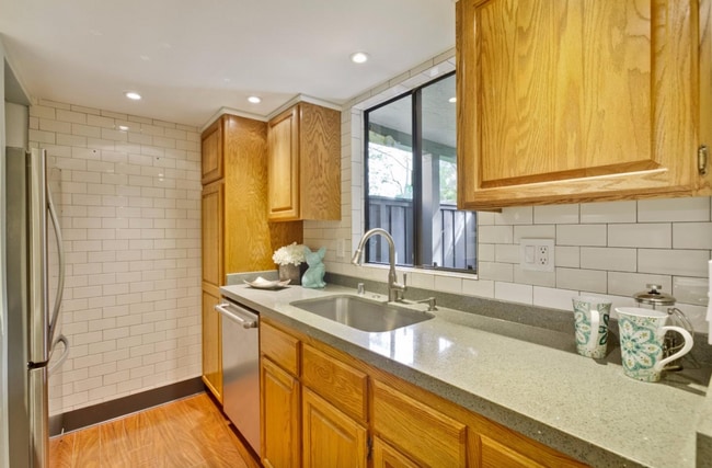 Photo - 5194 Makati Cir