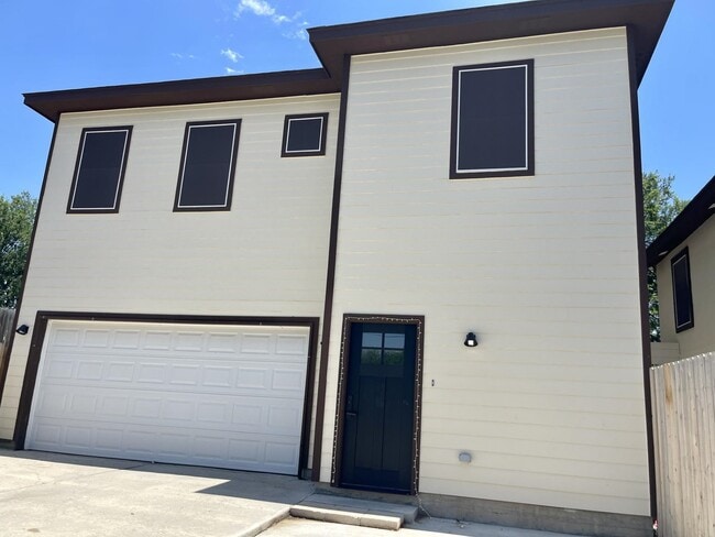 Photo - 2302 E Elm St