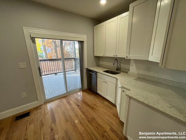 Photo - 374 Oxford St Unit 2