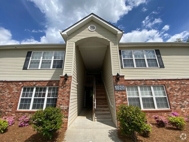 Building Photo - 1820 Crst Holw Dr Unit 204 Rental