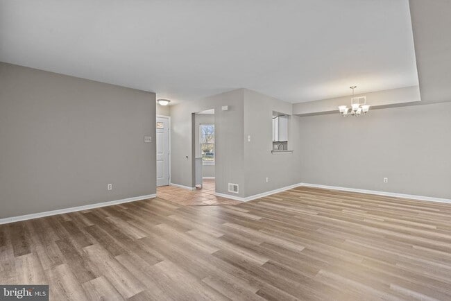 Photo - 105 Hopkins Ct