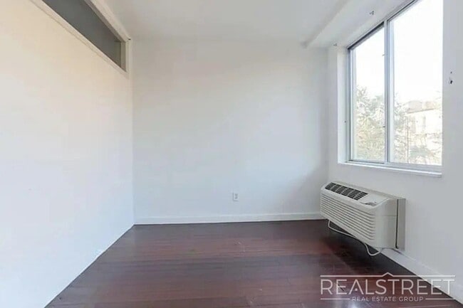 Photo - Flexible 1BR + Office or 2BR in Bushwick | Laundry & Two Rooftop Decks Unidad 3D