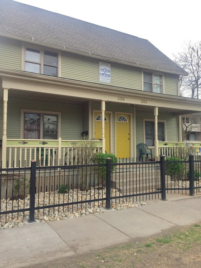 Building Photo - 304 Unit 2