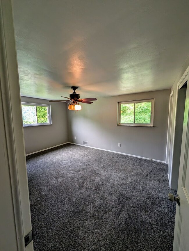 Photo - MODERN 3 BEDROOM HOME IN SOUTH PARK!
