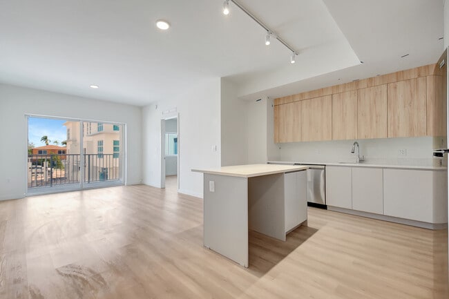 Photo - 321 Princeton Dr Unidad B1