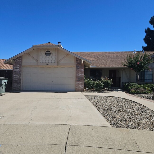 Building Photo - 3 bedroom 2 bath Home in East Modesto on Quiet Cul de Sac