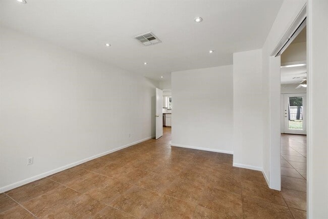 Photo - 10214 Londonderry Dr