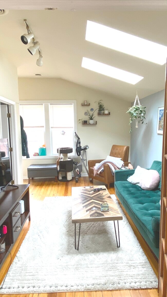 Photo - 2157 W Fletcher St Unidad 2