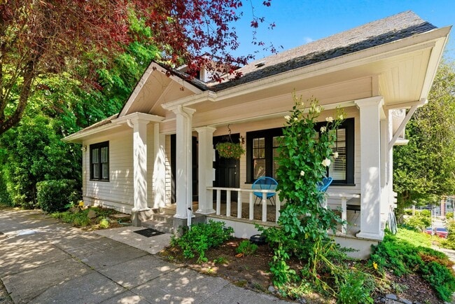 Building Photo - MF 43 - Kelly Avenue Unit MF 43 - 301