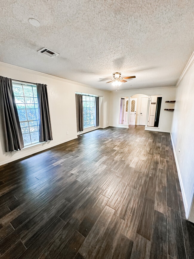 Photo - 1118 NW Becontree Dr