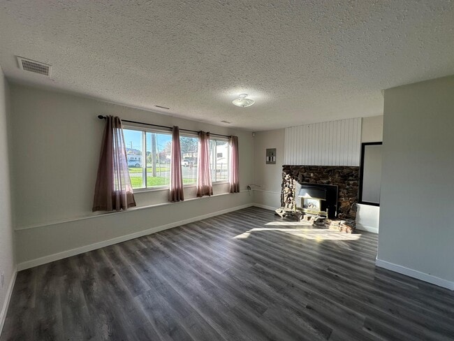 Building Photo - 8446 Hilton Dr