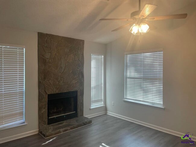 Photo - 337 Somerset Dr