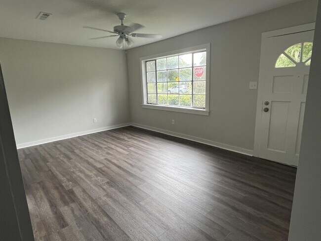 Photo - 1420 E 57th St