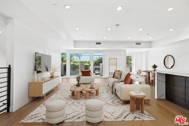 Photo - 7365 Waring Ave