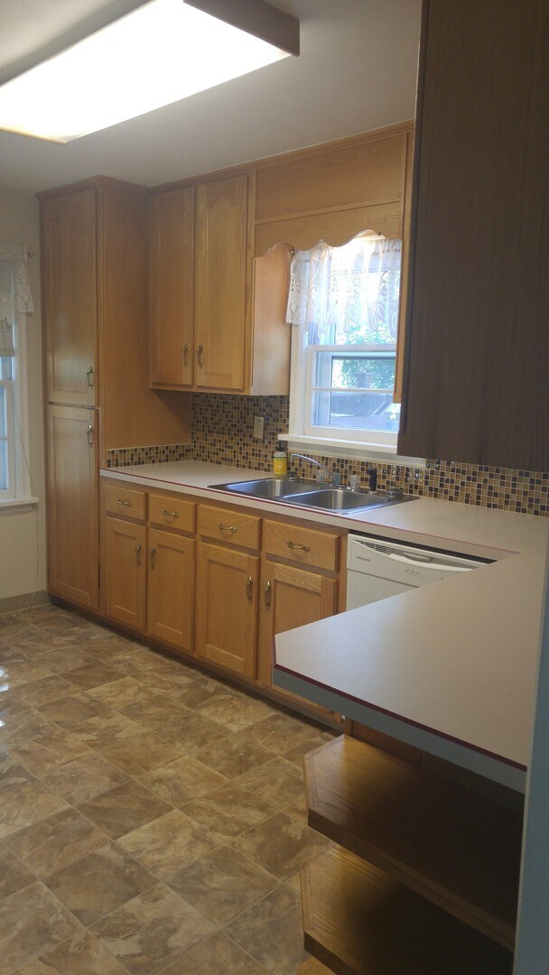 Photo - 4 Bedroom, 2 Bath home in coveted area.