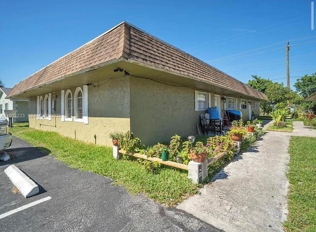 Building Photo - 581 Kathy Ln Unit B