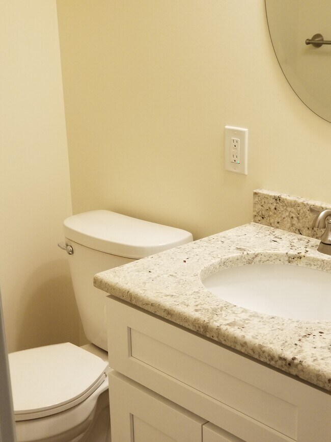 Photo - 1023 Glengary Rd