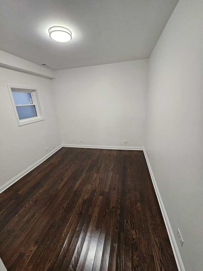 dormitorio - 1912 S Throop St