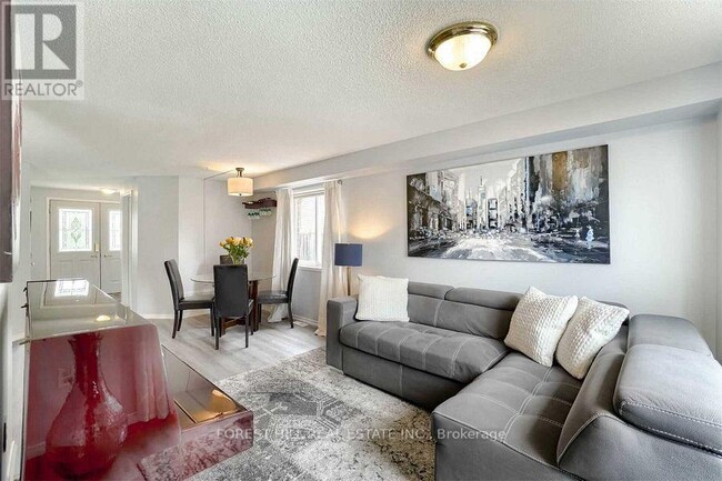 Photo - 46 Lions Gate Blvd