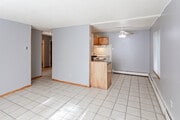 1BR, 1BA - 600 SF