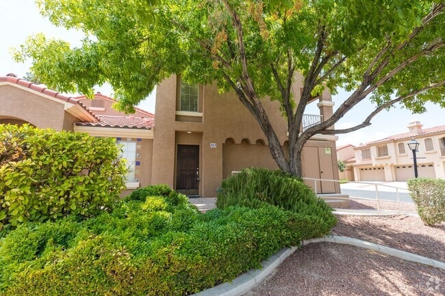 Building Photo - Available! 2 Bedroom Townhome inside Pacif...