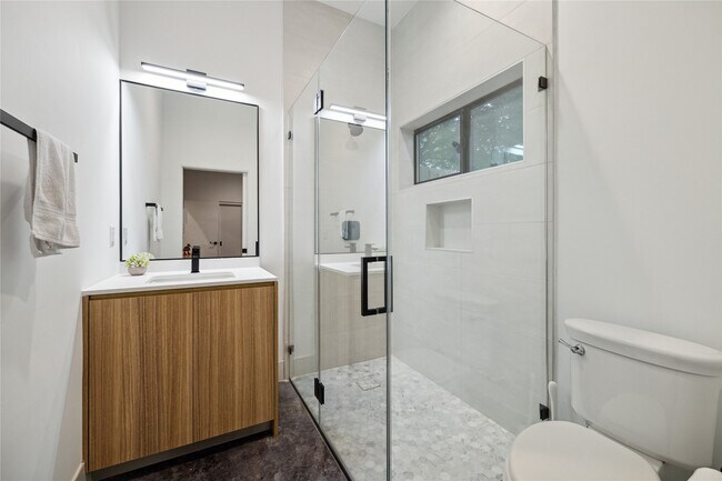 Photo - 711 Memorial Heights Dr