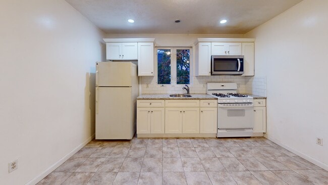 Photo - 277 Paris St Unit 3