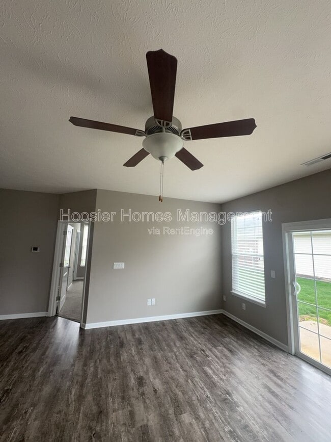 Building Photo - 556 Dylan Dr