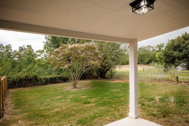 Photo - 811 Matchett St