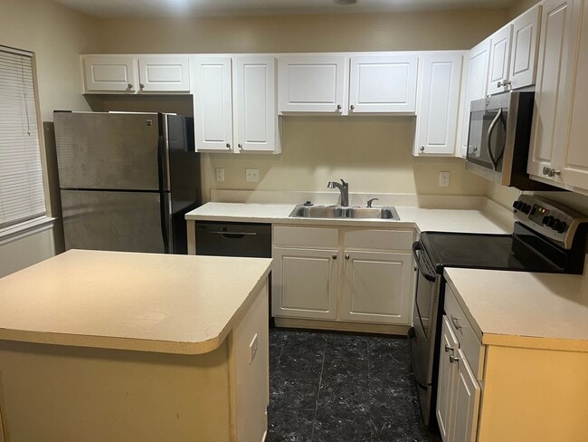 Photo - Available now. Grat 3BR/2.5 BA Townhome in Oak Bluff!